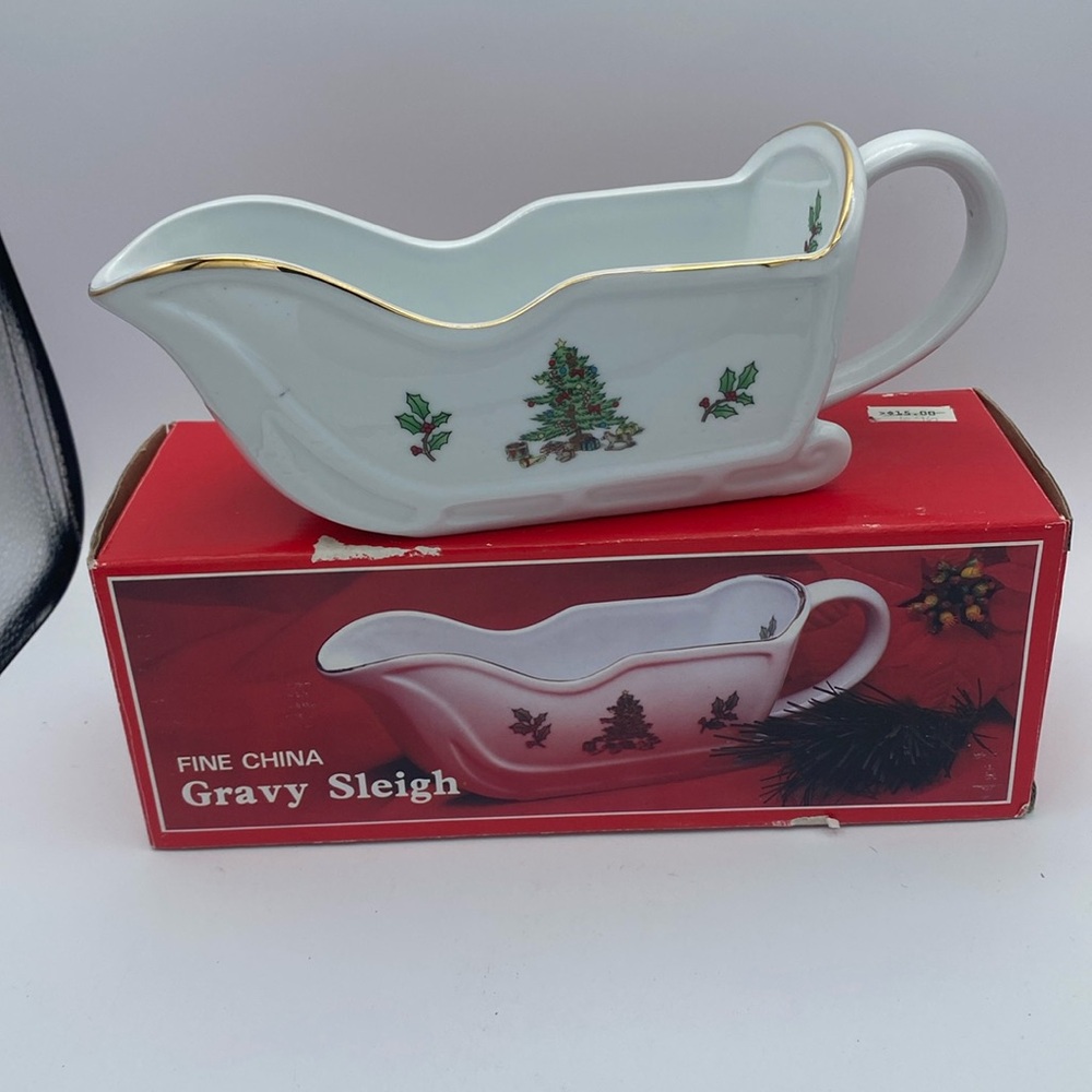 Tienshan Fine China hostess gravy sleigh server holiday dinnerware goldtone rim